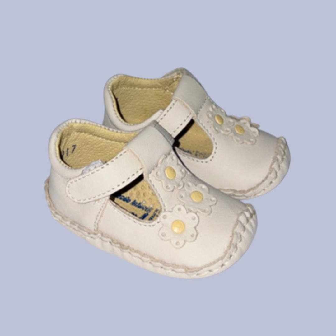 Fleur de Lune Handcrafted Leather Baby Shoes with Daisy Accents