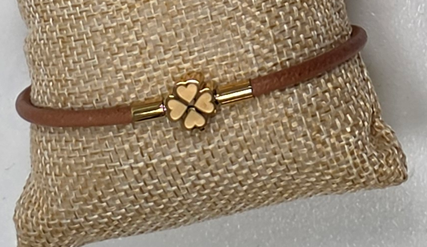 BRACELET CHANCE D’OR — Clover Charm Bracelet