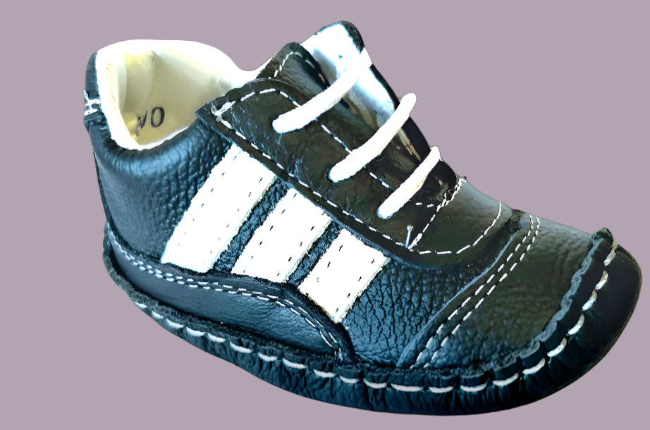 Classic Urban Tennis Style Sneakers with Triple Stripes