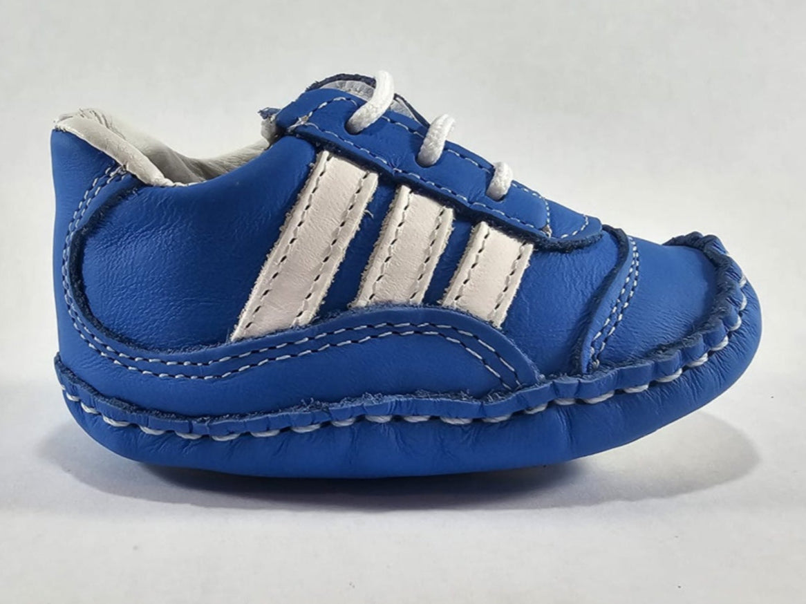 Classic Urban Tennis Style Sneakers with Triple Stripes