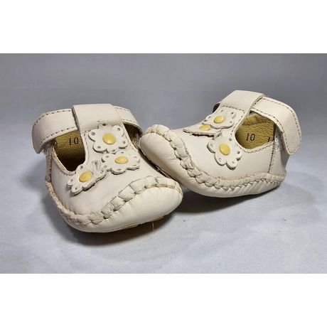 Fleur de Lune Handcrafted Leather Baby Shoes with Daisy Accents