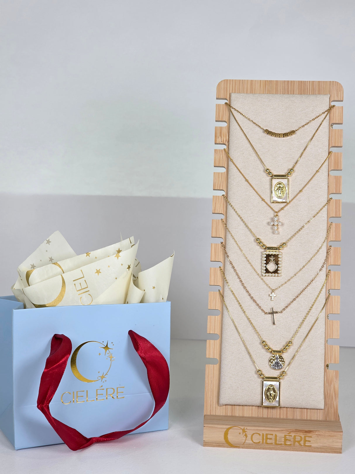 Gold Bar Curve Necklace