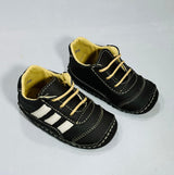 Classic Urban Tennis Style Sneakers with Triple Stripes
